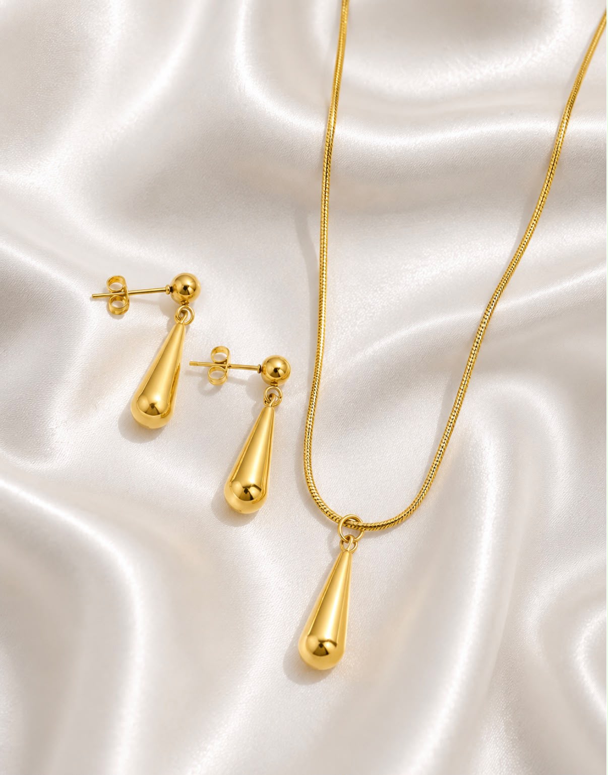 gold teardrop pendant necklace with matching teardrop drop earrings set